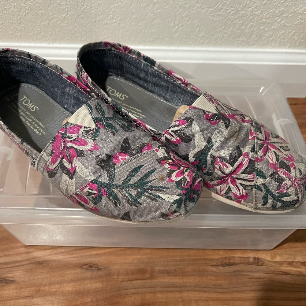 TOMS Floral Print Shoes